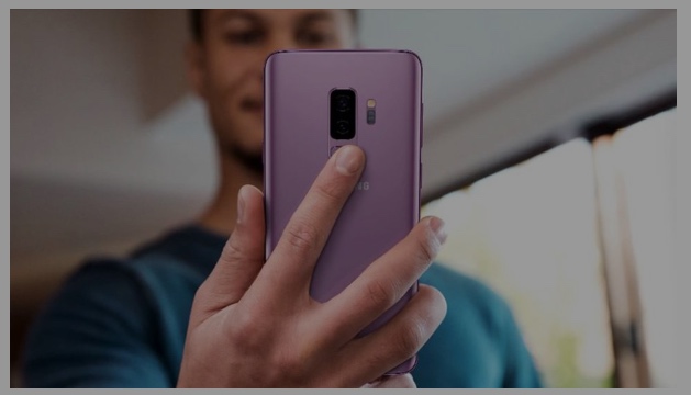 Samsung Galaxy S10 Smartphone