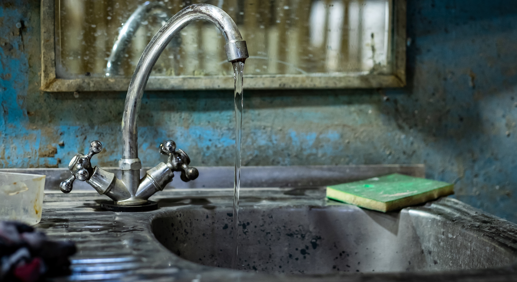 Wasser Waschbecken schmutzig