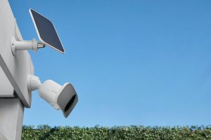 Floodlight_Lifestyle_Exterior_Solar_Panel